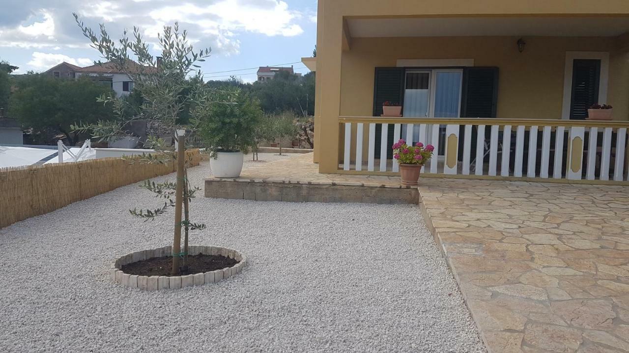 Apartment Azaleja Sali Exterior photo