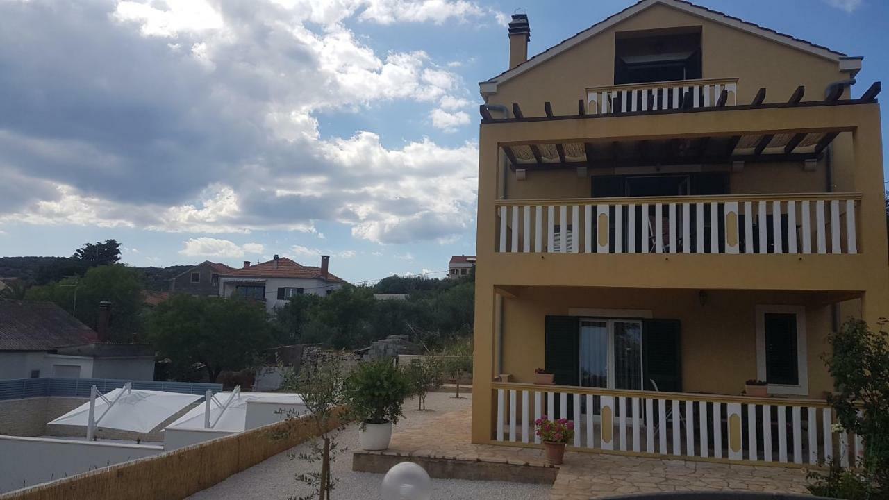 Apartment Azaleja Sali Exterior photo