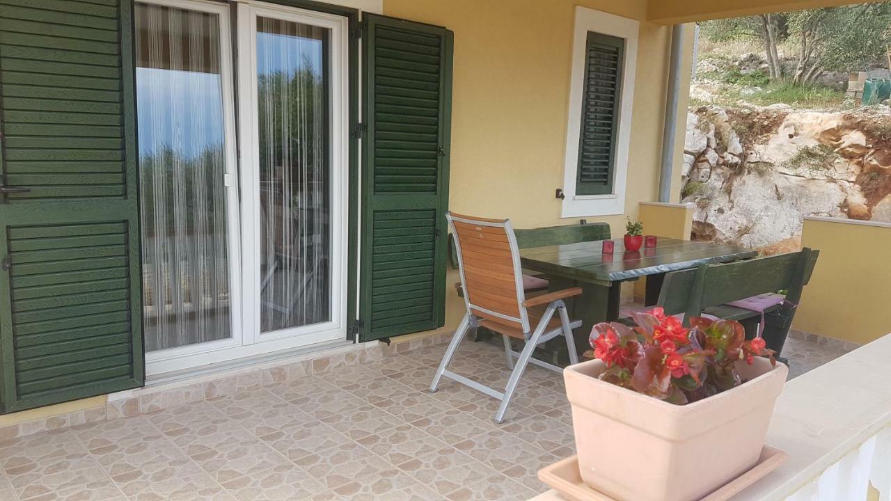 Apartment Azaleja Sali Exterior photo